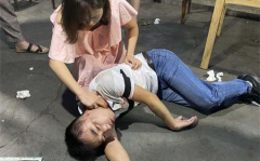 小姐姐倒地怎么救人,小姐姐倒地，如何迅速施救